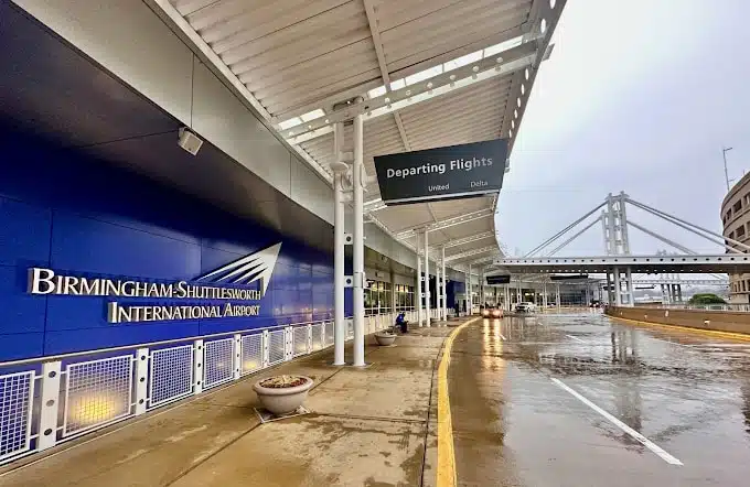 Birmingham 4 Birmingham-Shuttlesworth International Airport (BHM